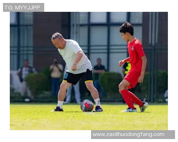 足球明星与路人亲密互动瞬间高清图片分享