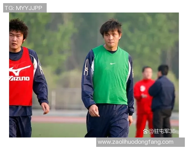 路人意外成足球明星抢镜头背后的故事与传奇