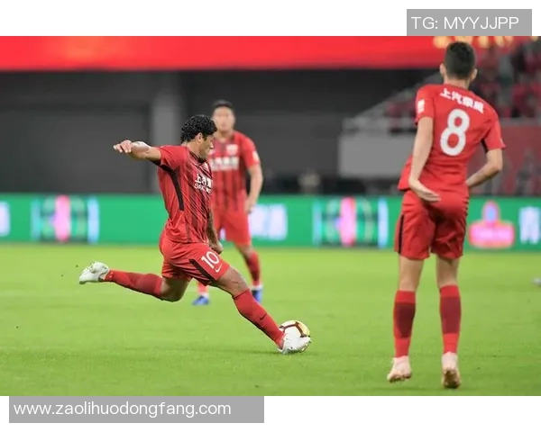 上港与川崎激战正酣比分悬念迭起球迷热情高涨